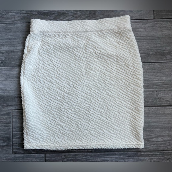 Free People Cream/White Stretchy Skirt, Size Small! Bodycon Skirt••• - Picture 3 of 9